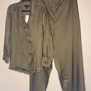 NWT Banana Republic Women's Geometric Silky Collared Blouse and Pull-On Pant Set